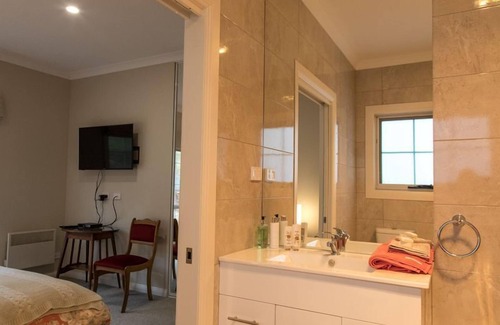 Golden Valley House | Mountain Blue Guest house