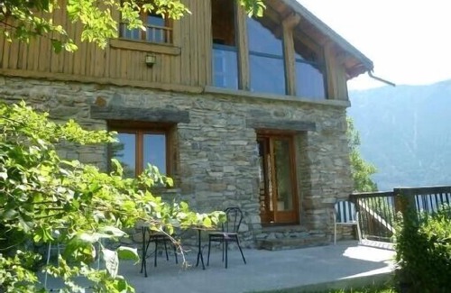 Chateauroux-les-Alpes Ski Chalet | Mountain chalet with sauna and computer near the ski resorts.