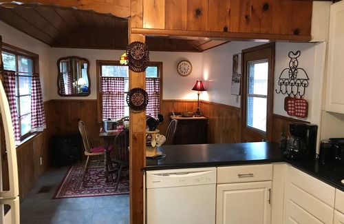 Idyllwild Cabin | Mountain Cabin - Old Idyllwild Charm! Dog friendly. Minutes from the village.
