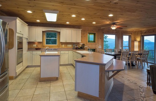 Ferguson Cabin | Mountain Cabin,180*View,Ping pong table, WiFi