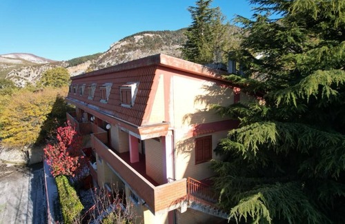 Viggiano Ski Chalet | Mountain cabin at the foot of the big mountain in the village of Viggiano