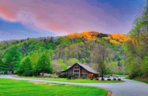 Ferguson Cabin | Mountain Cabin,Great View,HotTub,Hiking/Horse Trails,WiFi