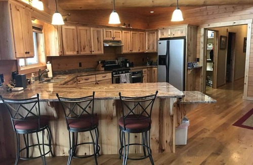 Thompson Falls House | Mountain Cabin Hideaway-
