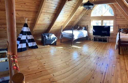 Southmont Cabin | Mountain Cabin on High Rock Lake w lake access and amazing views Full bar hottub