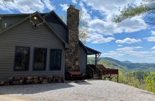 Ferguson Cabin | Mountain Cabin,Panoramic View,Hot Tub, WiFi, Grill,Deck