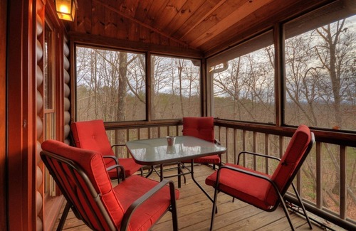 My Mountain Cabin | MOUNTAIN CABIN PRIVATE ENTRY SUITE + FIRE PIT+KITCHENETTE+WD+BLUE RIDGE 10min