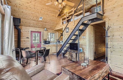 Indian Mountain Cabin | Mountain Cabin surrounded by woods and views + Hot Tub