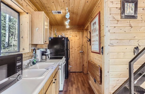 Indian Mountain Cabin | Mountain Cabin surrounded by woods and views + Hot Tub