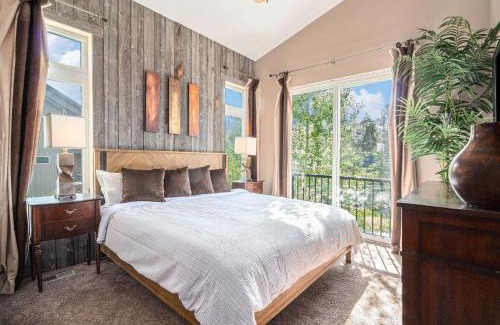 Rendezvous House | Mountain Cabin W Fireplace & Private Balcony