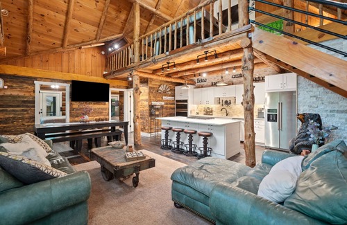 Tate Cabin | Mountain Cabin w/Hot tub & Game Room