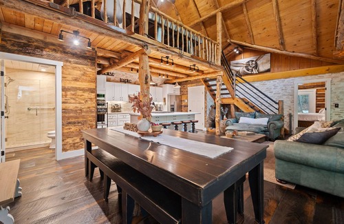 Tate Cabin | Mountain Cabin w/Hot tub & Game Room