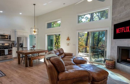 Hendersonville House | Mountain Cabin w/Hot Tub, Fire Pit & Wifi