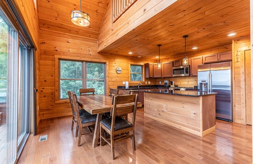 Bryson City House | ❤️Mountain Cabin W/Views, Hot Tub, Master Bath W/Rainfall Shower & Heated Floor