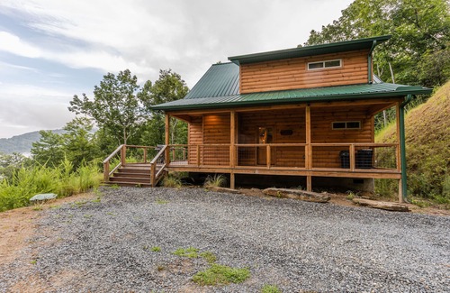 Bryson City House | ❤️Mountain Cabin W/Views, Hot Tub, Master Bath W/Rainfall Shower & Heated Floor