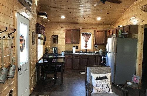 Boundary County Cabin | Mountain cabin with HOT TUB and Amazing View!