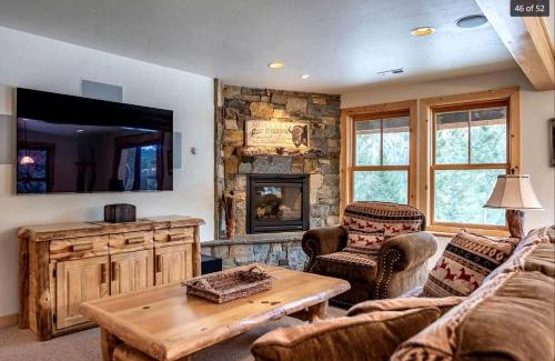 Lakeside House | Mountain Cabin with Movie Screen and Pool Table in Montana