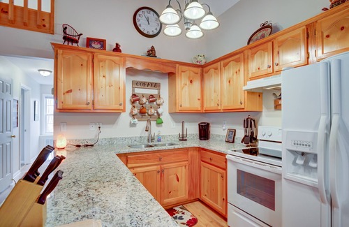 Eagle Mountain Cabin | Mountain cabin with WiFi, fireplace, & shared pools, game room, tennis, & gym