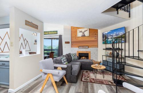 Gatlinburg House | Mountain Calling - Resort Pool, WIFIO, 560 FREE tickets each paid day!