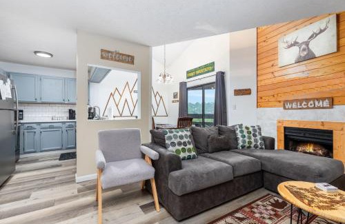 Gatlinburg House | Mountain Calling - Resort Pool, WIFIO, 560 FREE tickets each paid day!