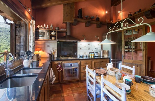 Vilallonga de Ter House | Mountain Chalet- Les pedres