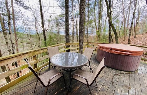 Hardyville Cabin | Mountain Chalet | hot tub | RRG