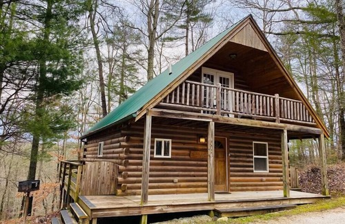 Hardyville Cabin | Mountain Chalet | hot tub | RRG