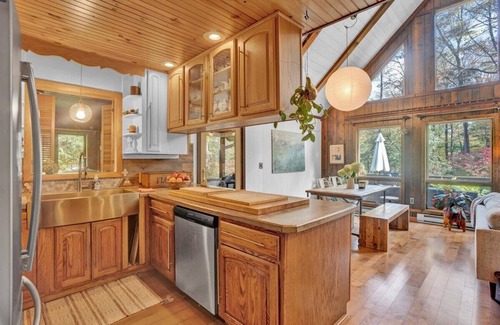 Gouldsboro Ski Chalet | Mountain Chalet in Pocono Resort