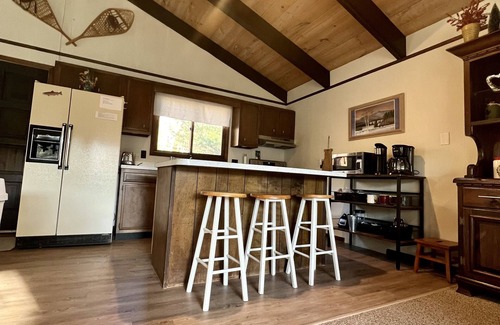 Bartlett Ski Chalet | Mountain Chalet -Storyland & Outdoor fun awaits! Hiking, golf, shopping, dining!