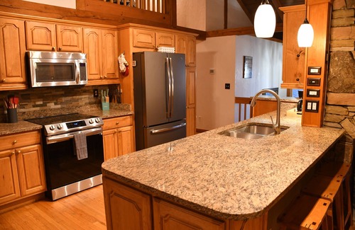 Laurel Ridge Ski Chalet | Mountain Chalet with Beautiful Views, Pet Friendly, 6 Bdrms, 2 kings