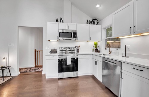 Millville House | Mountain Chic Retreat-Harpers Ferry, the AT, Wine country w/Lake Beach passes!