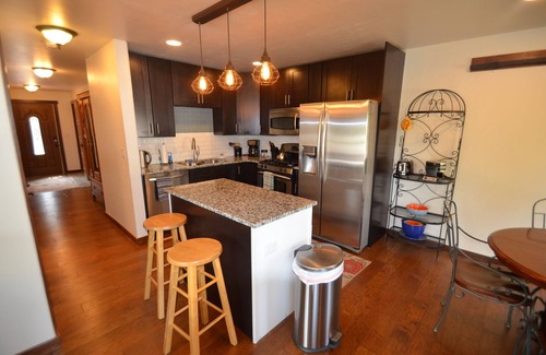 Frisco Condo | Mountain Comfortable Colorado Lodging in Frisco CO - Sleeps 8 - 1 block off Main