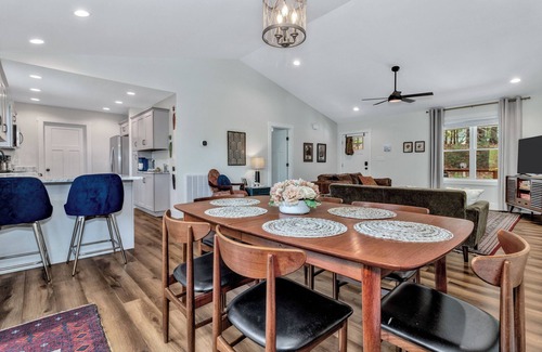 Leicester Cottage | Mountain Cottage 15 mins from Asheville, hiking, Biltmore, waterfalls, weddings!