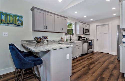 Leicester Cottage | Mountain Cottage 15 mins from Asheville, hiking, Biltmore, waterfalls, weddings!