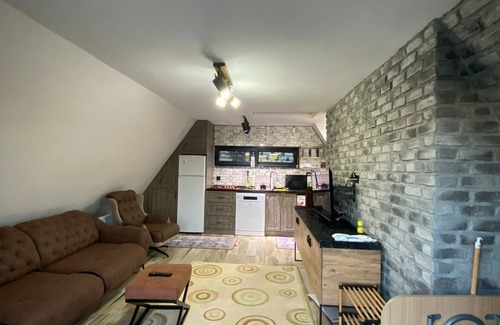 Kartepe Resort | Mountain Cottage Havuzlu Dağ Evi/Eşmeahmediye