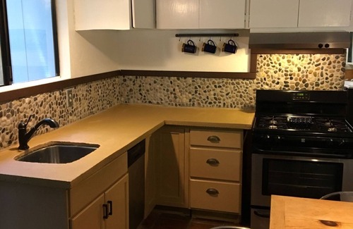 Healdsburg Cottage | Mountain Cottage near Russian River, hiking & downtown, family and pet friendly