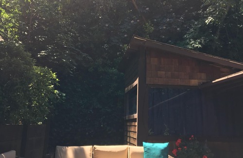 Healdsburg Cottage | Mountain Cottage near Russian River, hiking & downtown, family and pet friendly