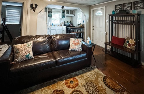 Shenandoah Cabin | Mountain Cottage with Private Views and Hot Tub!