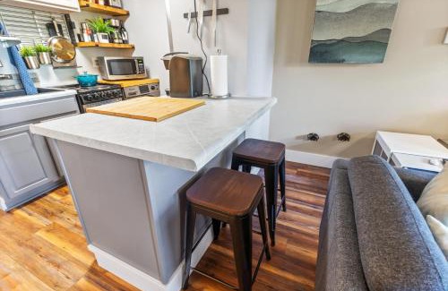 Snowshoe Apartment | Mountain Crest 3 Studio Near Slopes And Shuttle Bus WiFi Gated Parking