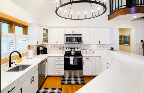 Redstone House | Mountain Daisy Redstone l Newly Remodeled Mountain Getaway