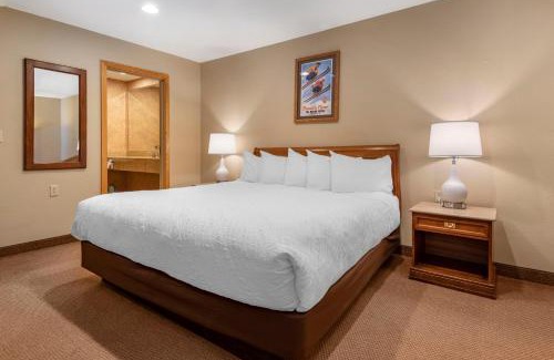 Mount Sunapee Hotel | Mountain Edge Suites at Sunapee, an Ascend Collection Hotel