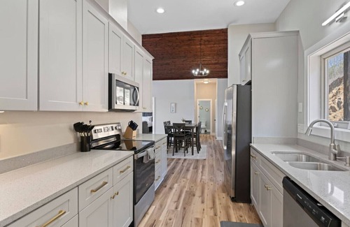 Sylva Condo | Mountain Escape, Balcony, Grill, and View!