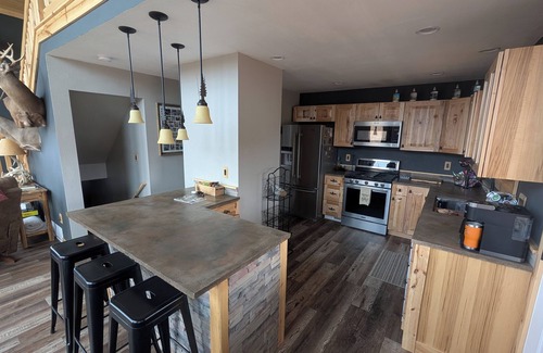Dubois House | Mountain Escape: Incredible Views & Cozy Interior. Your Adventure Awaits!