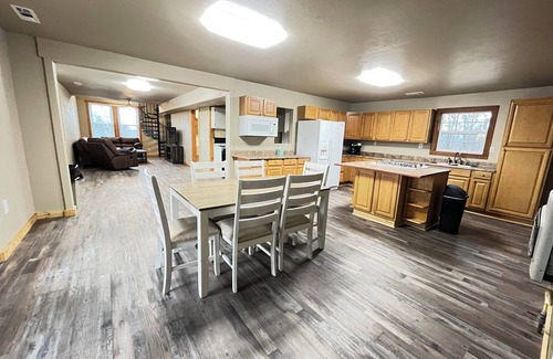 Kingston House | Mountain Escape - near Wilderness Rider Buffalo Ranch and Sweden Creek Falls