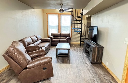 Kingston House | Mountain Escape - near Wilderness Rider Buffalo Ranch and Sweden Creek Falls