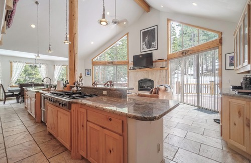 South Lake Tahoe House | Mountain Escape, Hot Tub, Near Trails & Resort