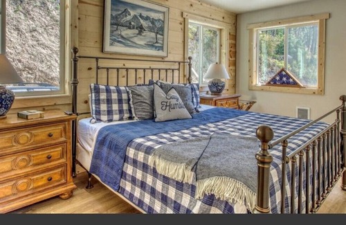 Ardenvoir Cabin | Mountain escape | Views | Family Friendly | Pet Friendly | Hillside Hideaway
