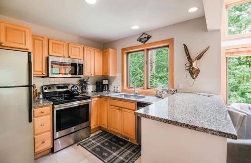 Boyne Falls House | Mountain Escape w/Ski Shuttle
