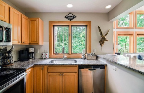 Boyne Falls House | Mountain Escape w/Ski Shuttle