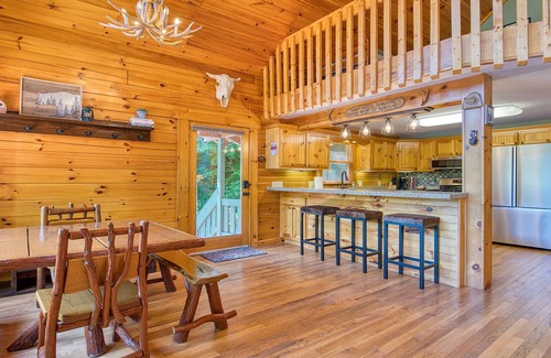 Maggie Valley House | Mountain Escape with fantastic views & hot tub!