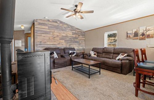 Canon City House | Mountain Farm Stay, Alpacas and Views, Royal Gorge 15min